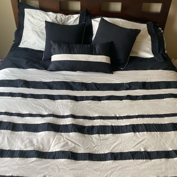 Queen Bedding Set - Picture 2 of 2